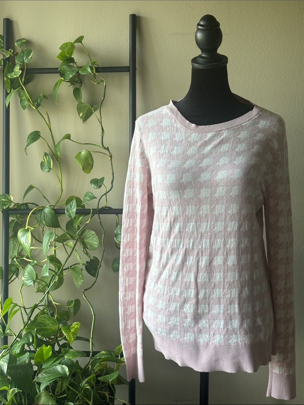 LOFT Light Pink and White Houndstooth Crewneck Sweater